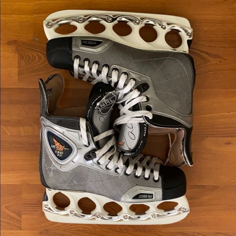 CCM Vector 130 ZG Hockey Skates - Picture 1 of 7